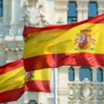 В Госдуме РФ обсуждают предложение певицы Глюкозы об оборудовании курилок в школах