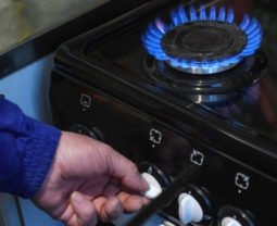 Зеленский загоняет украинцев в тарифное рабство: с апреля вновь вырастут цены на газ и тепло Зеленский загоняет украинцев в тарифное рабство: с апреля вновь вырастут цены на газ и тепло